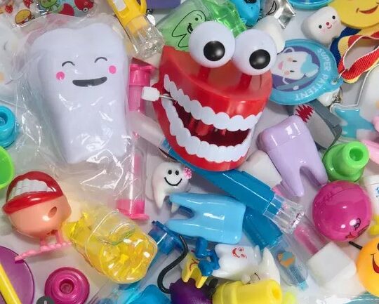 100 Random Dental Reward Novelty Toys ** BEST SELLER ** - Fantasia